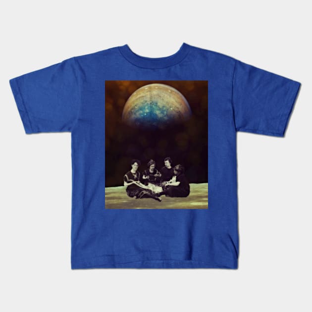 Best picnic of the Century! Kids T-Shirt by montagealabira